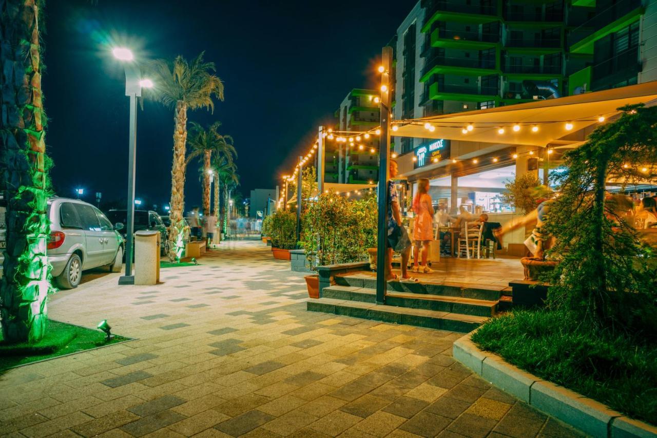 Sunfest Aparthotel Pool & Spa Mamaia Nord Năvodari Exteriör bild
