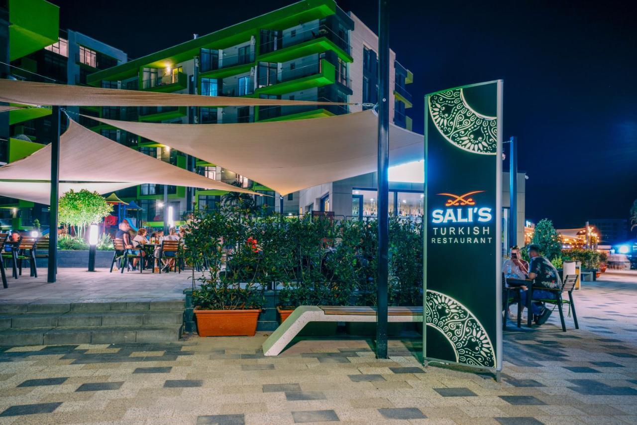 Sunfest Aparthotel Pool & Spa Mamaia Nord Năvodari Exteriör bild