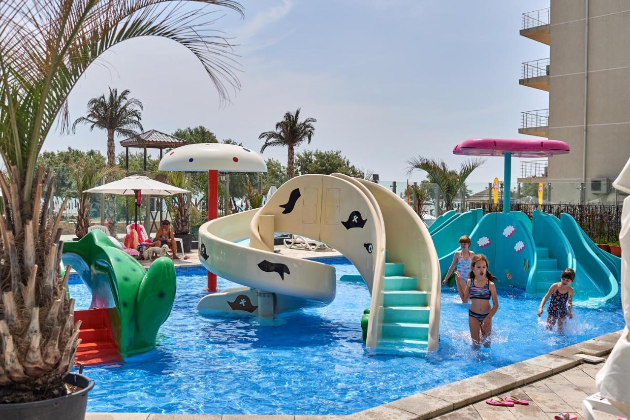 Sunfest Aparthotel Pool & Spa Mamaia Nord Năvodari Exteriör bild