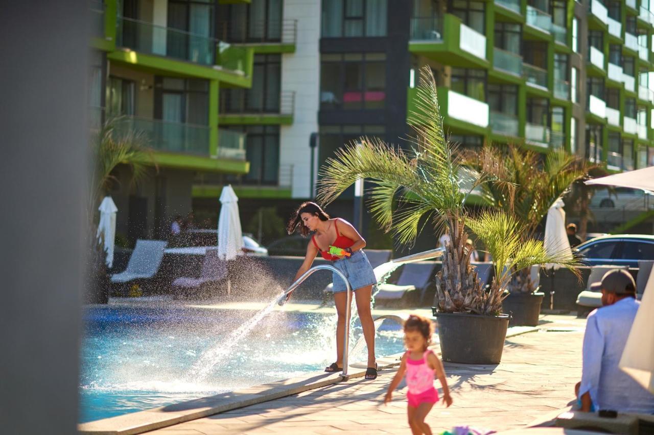 Sunfest Aparthotel Pool & Spa Mamaia Nord Năvodari Exteriör bild